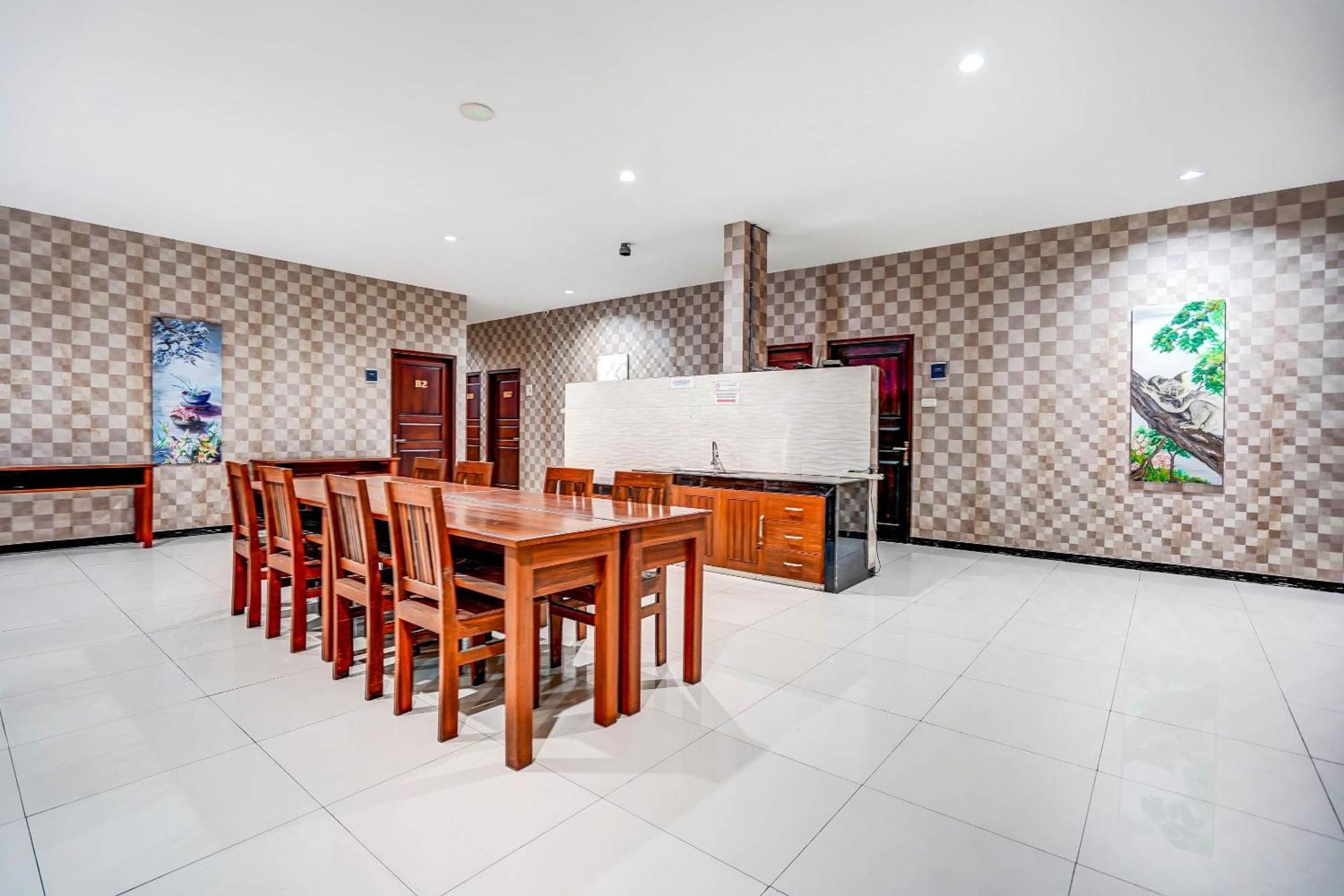 Oyo 90889 Dkb Residence Surabaya Exterior foto
