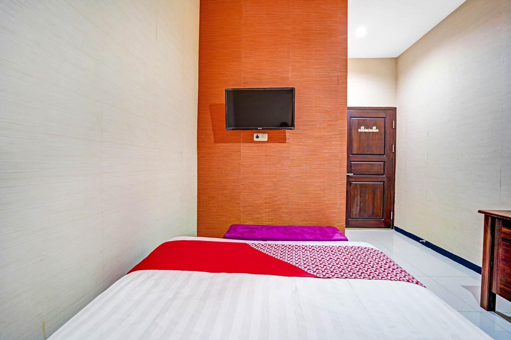 Oyo 90889 Dkb Residence Surabaya Exterior foto