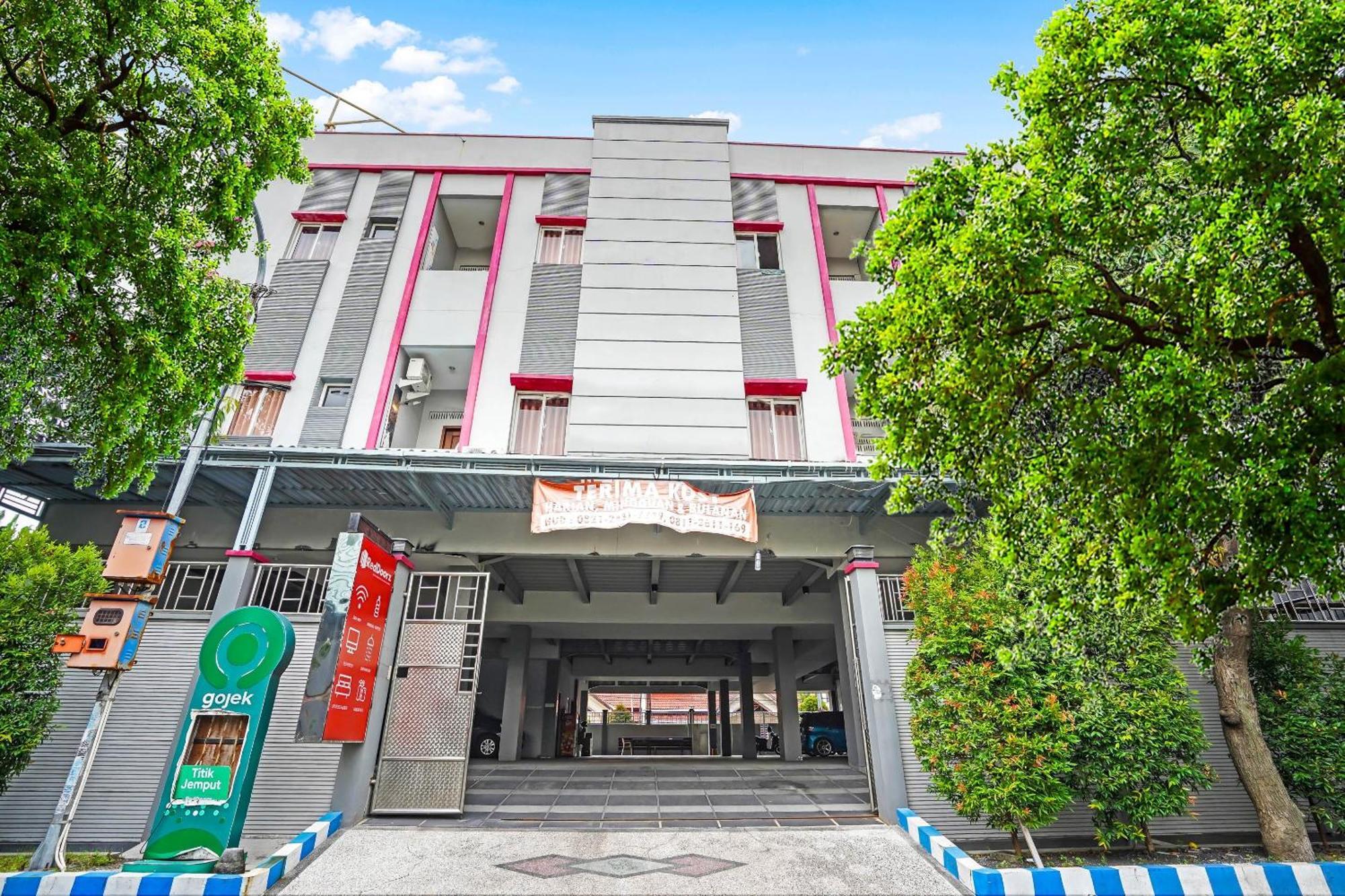 Oyo 90889 Dkb Residence Surabaya Exterior foto