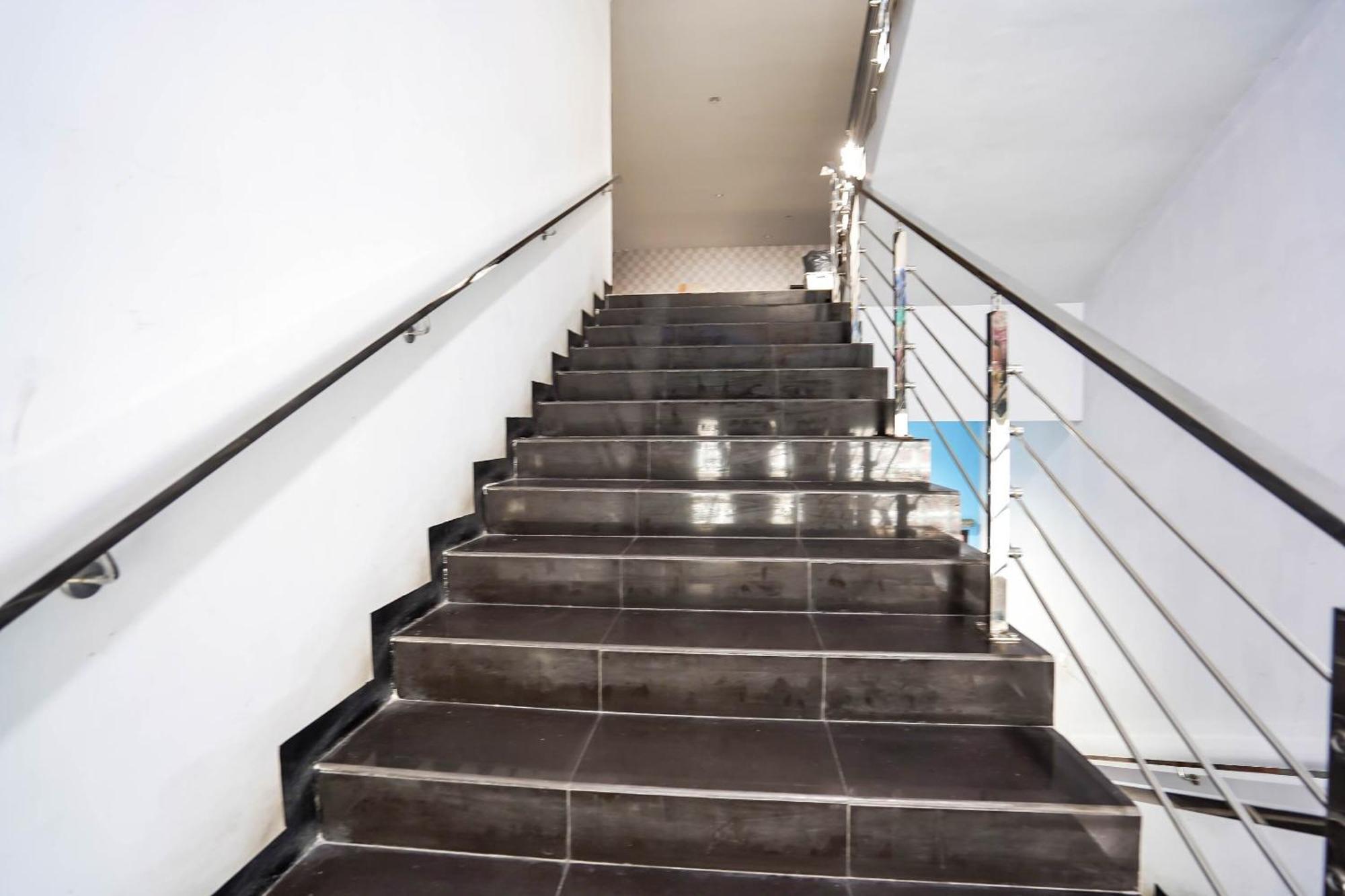 Oyo 90889 Dkb Residence Surabaya Exterior foto