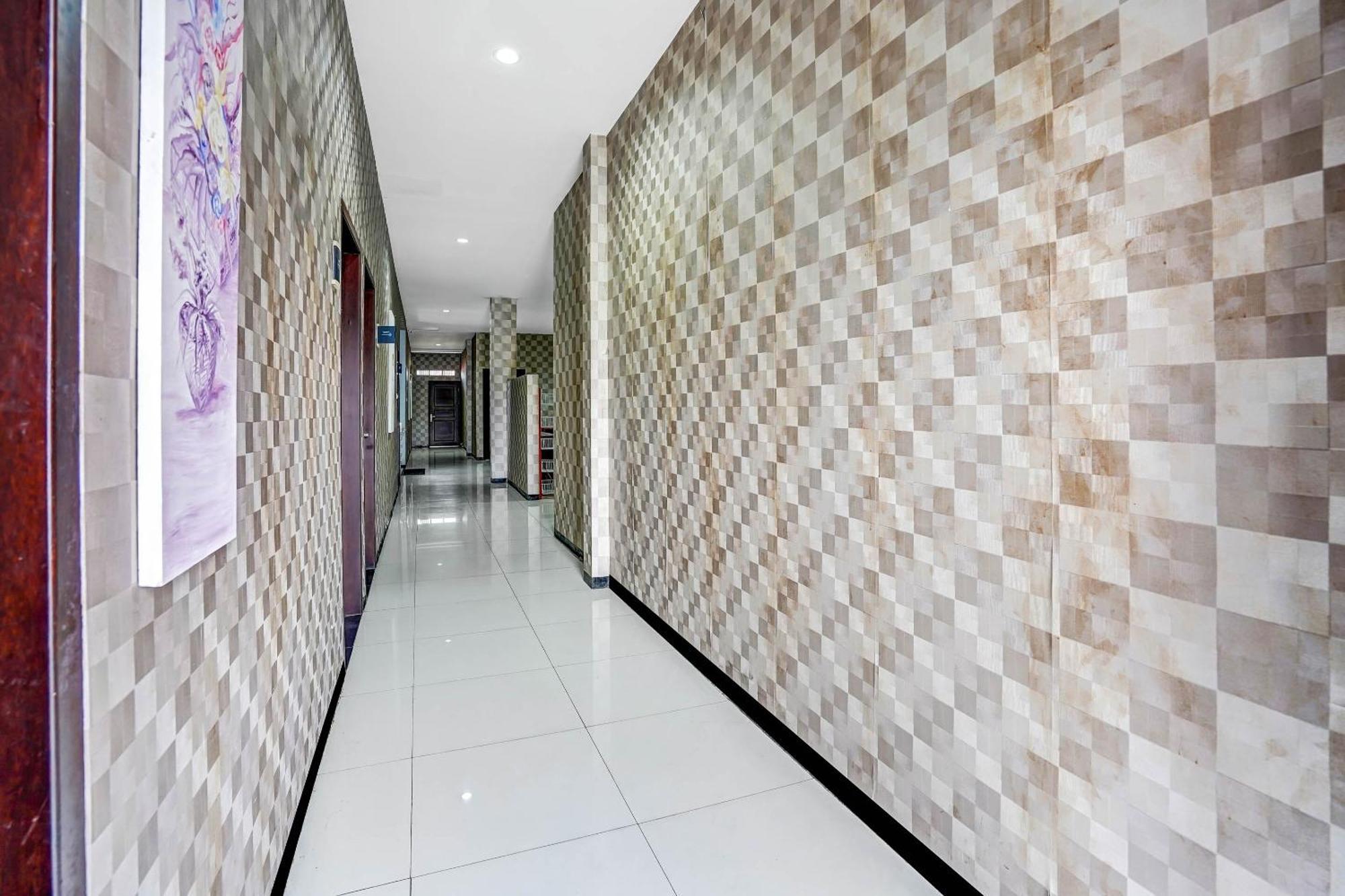 Oyo 90889 Dkb Residence Surabaya Exterior foto